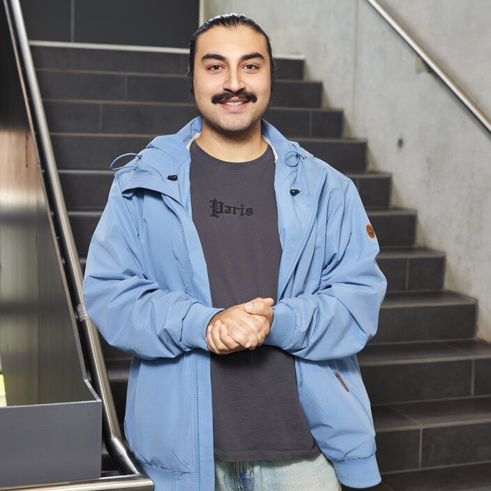 Hamed Anbarsooz from Iran Portrait of Hamed Anbarsooz in the stairwell of the HSRW